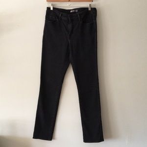 Levi Mid Rise Skinny